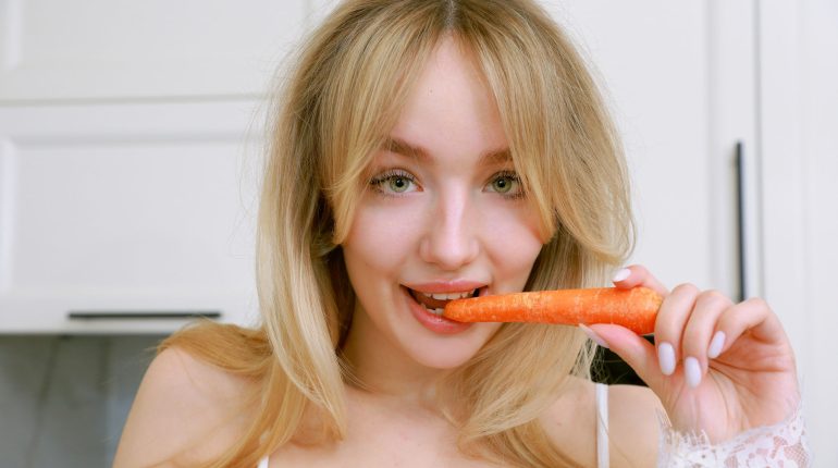 Iris Allen Shares Her Experience, Gives Advice on Daily Mindfulness and Journaling Apps