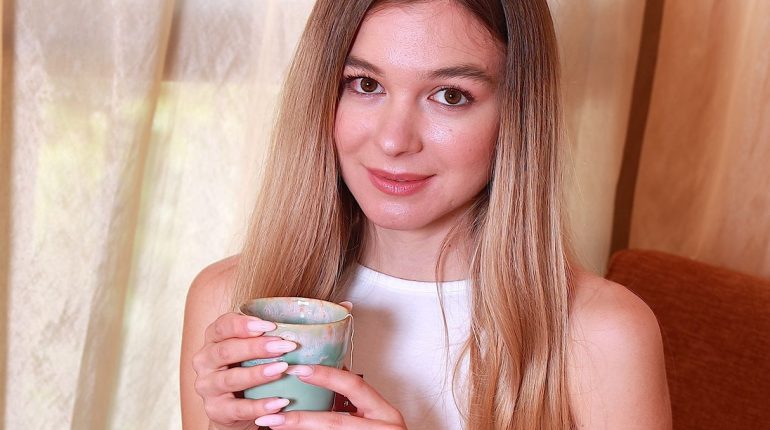 Emma Shares Her Financial Investment Journey to Early Retirement