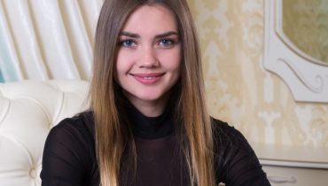 Lily Adams Shares Her Experience, Gives Advice on Sleep Hygiene for Stress-Free Nights