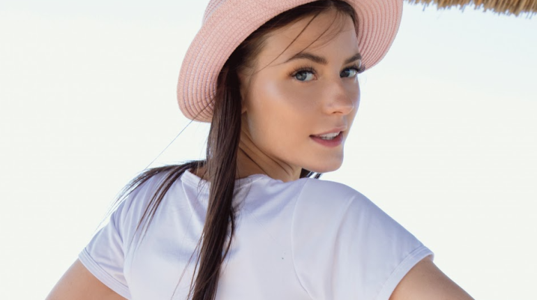 Avery Collins Explains the Best Vitamins & Supplements for Immune System Support Avery Collins Explains the Best Vitamins & Supplements for Immune System Support